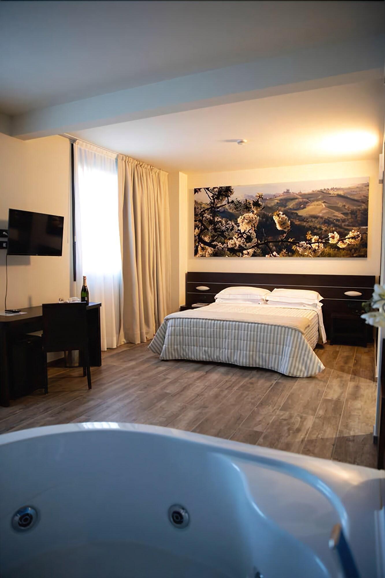 Castagnito Castahotel מראה חיצוני תמונה