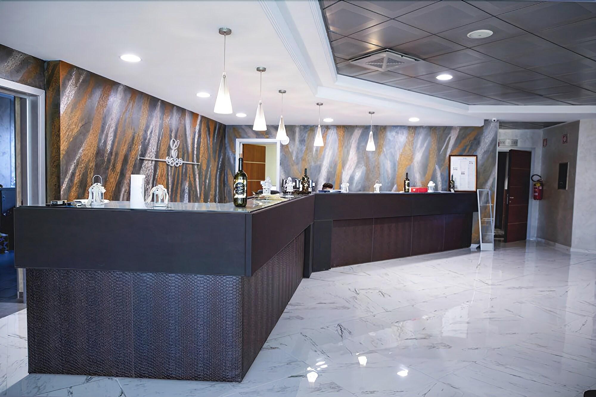 Castagnito Castahotel מראה חיצוני תמונה